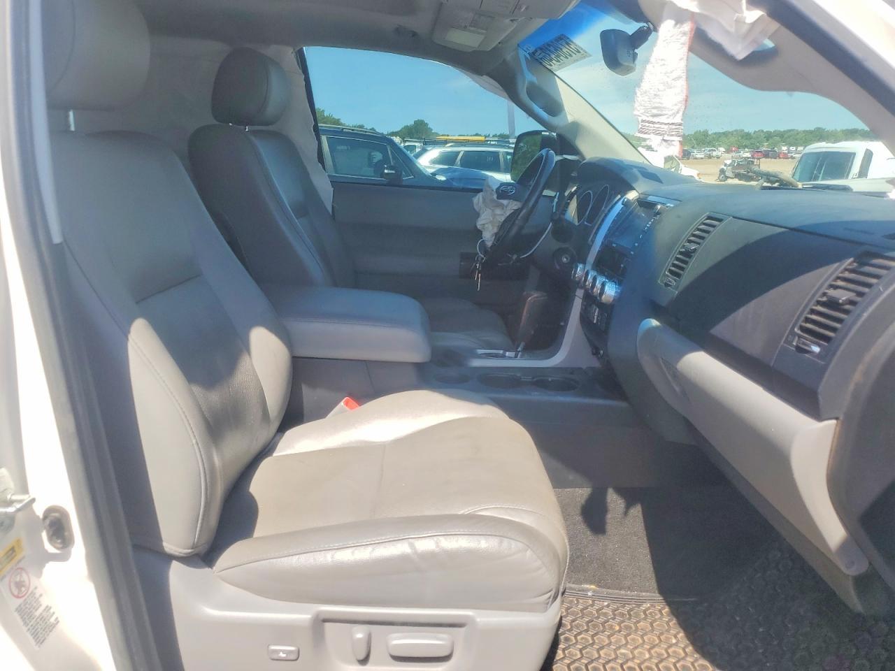 2013 Toyota Sequoia Platinum - zdjęcie 7