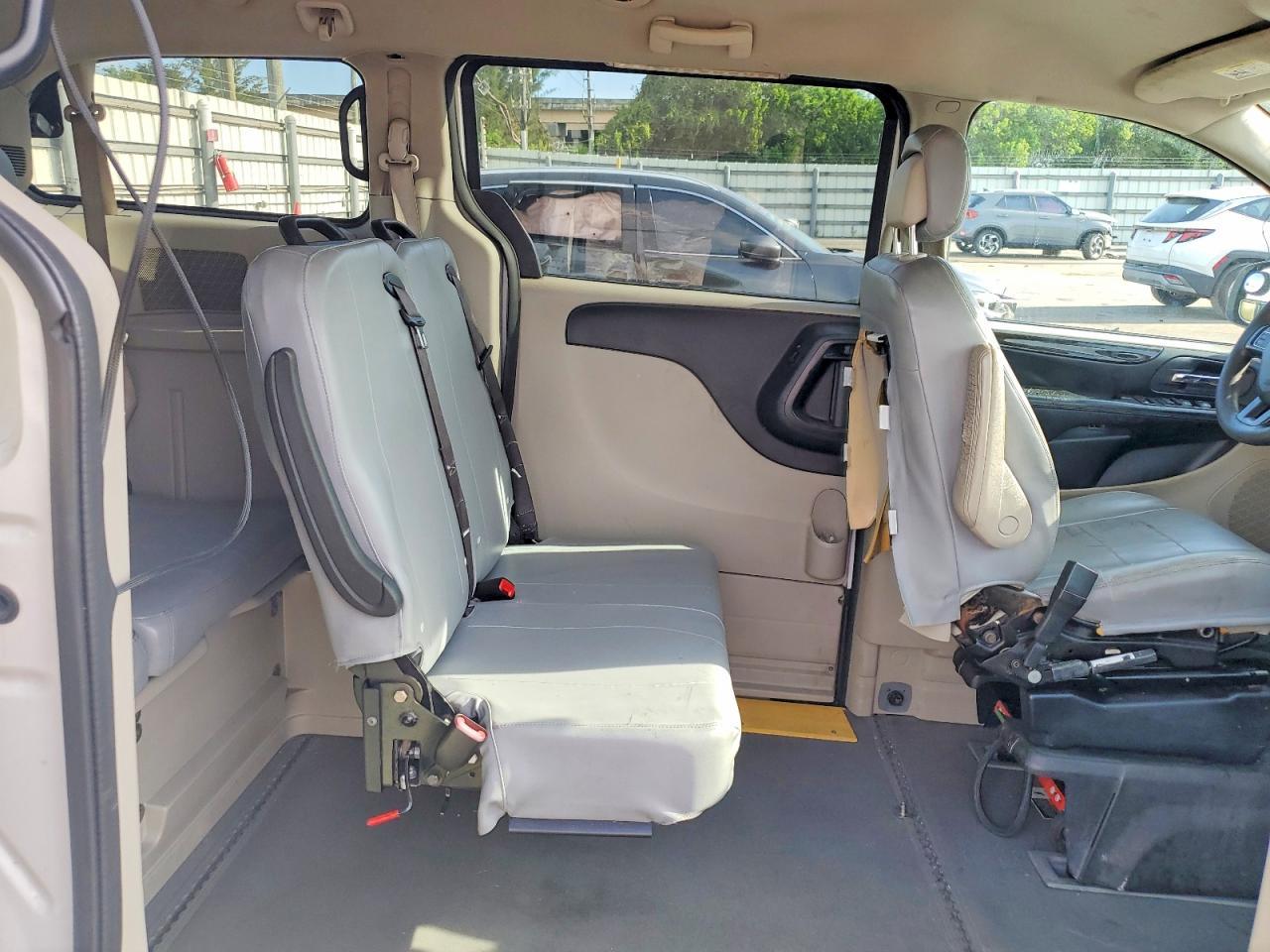 2017 Dodge Grand Caravan Se - zdjęcie 11