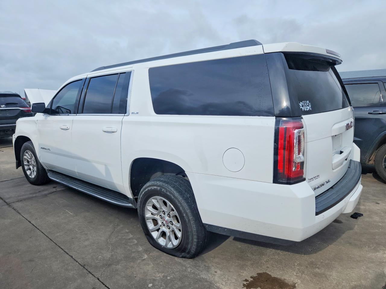 2016 GMC Yukon Xl K1500 Sle - zdjęcie 3