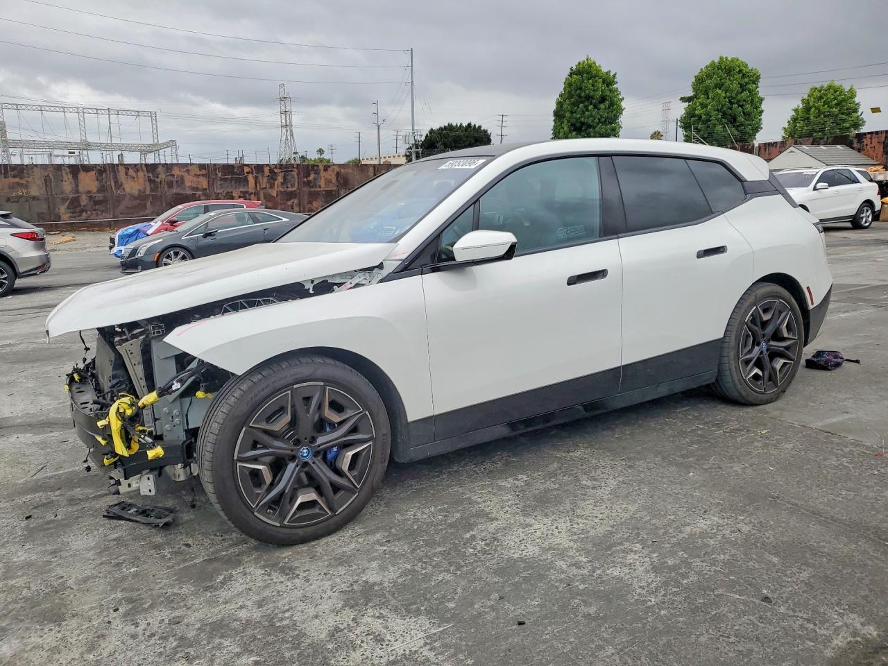 2023 BMW Ix M60 - zdjęcie główne