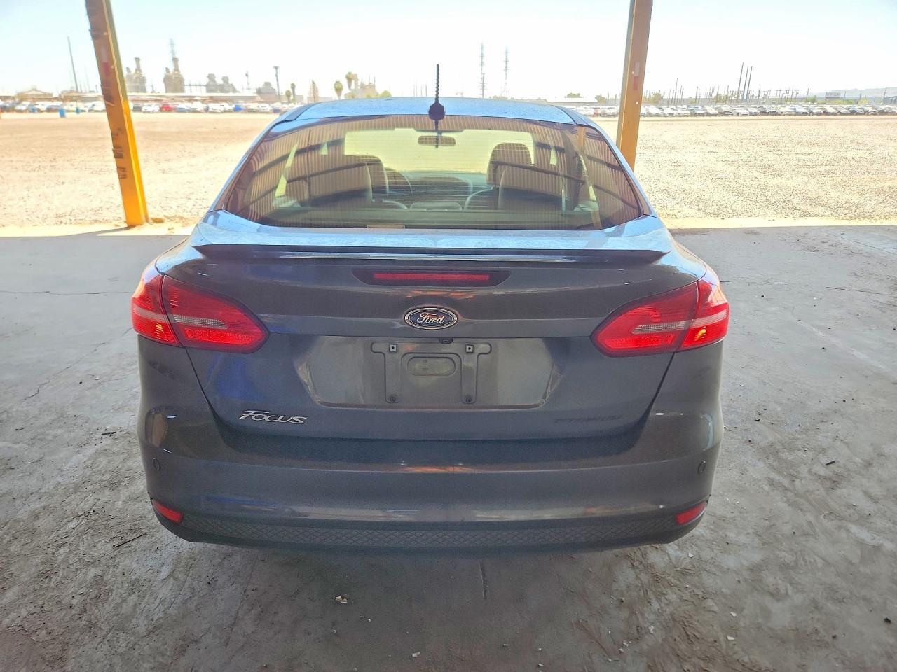 2017 Ford Focus Titanium - zdjęcie 6