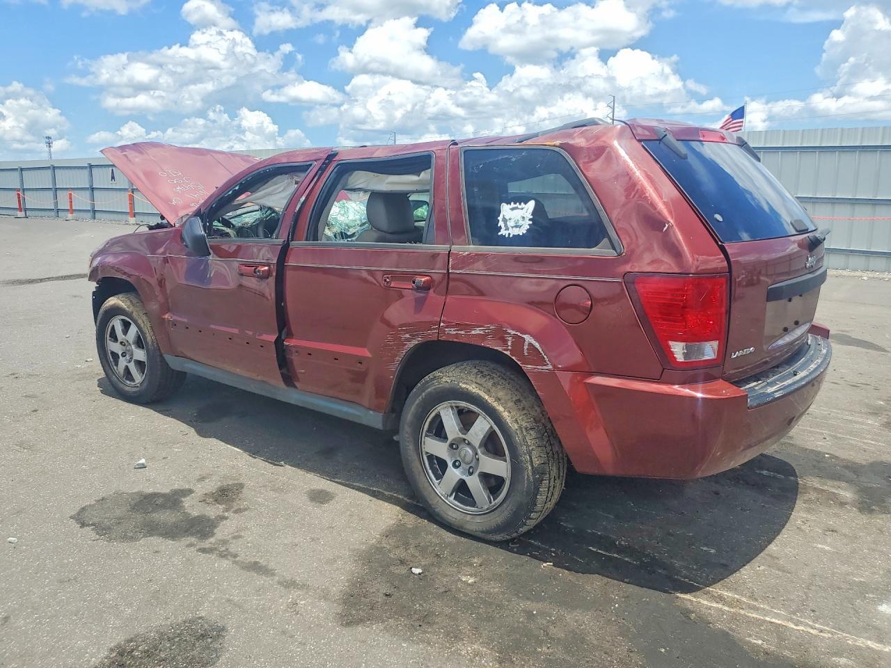 2027 Hyun Grand Cherokee Laredo - zdjęcie 2