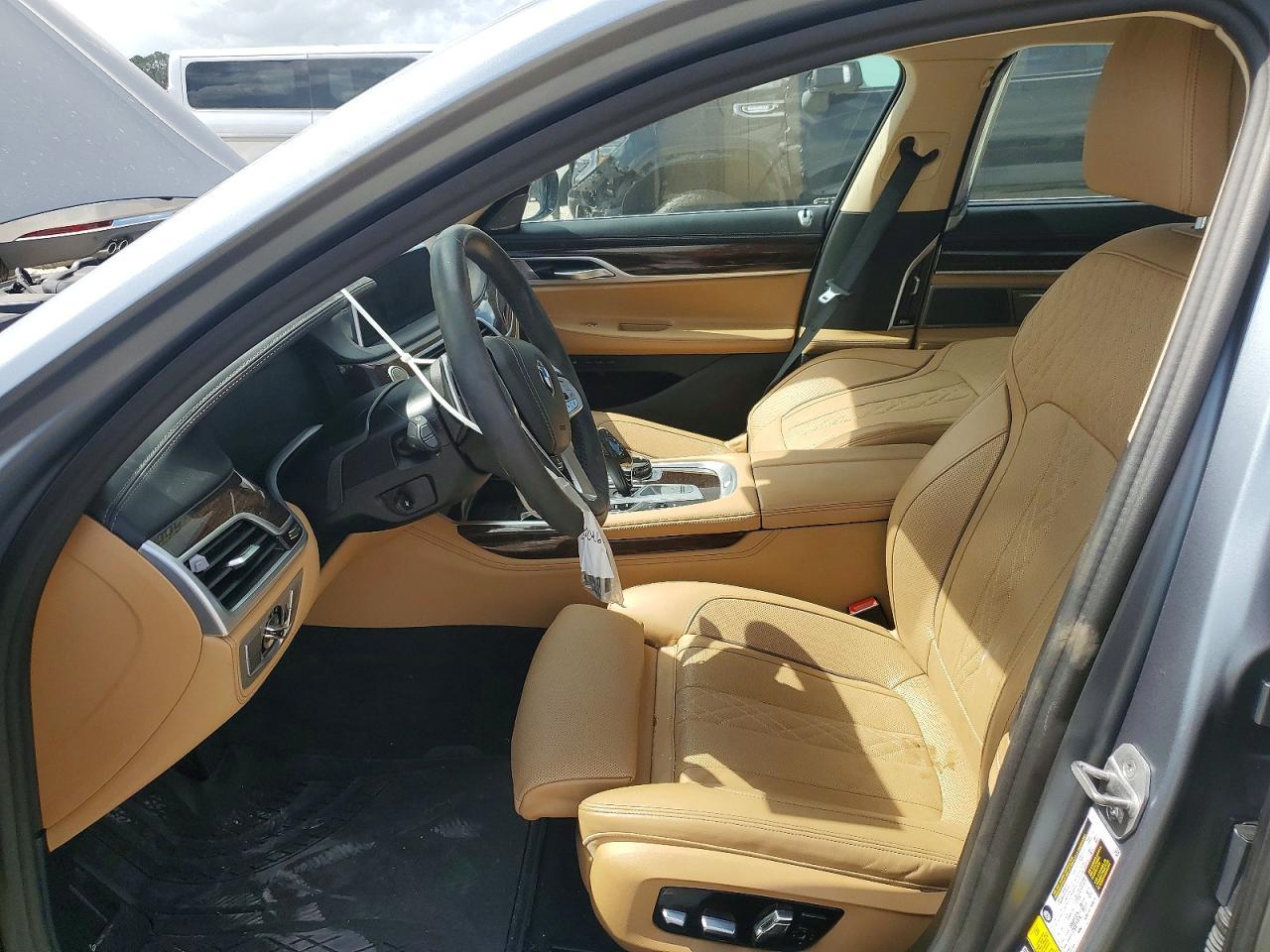 2022 BMW 750 Xi - zdjęcie 7