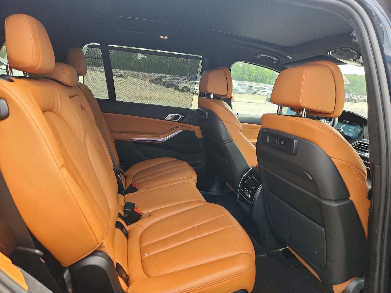 2022 BMW X7 xDrive40I - zdjęcie 11