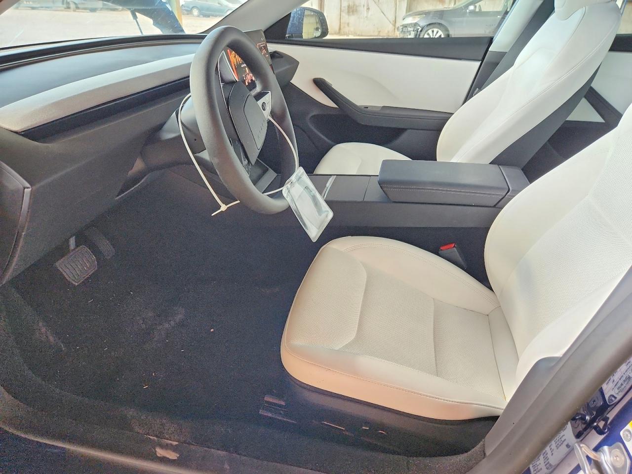 2025 Tesla Model 3 - zdjęcie 7