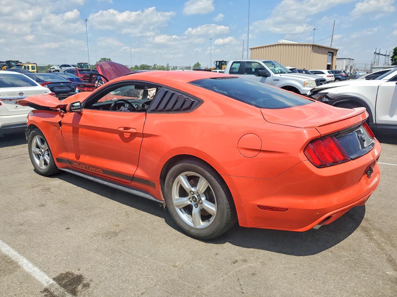 2015 Ford Mustang - zdjęcie 2