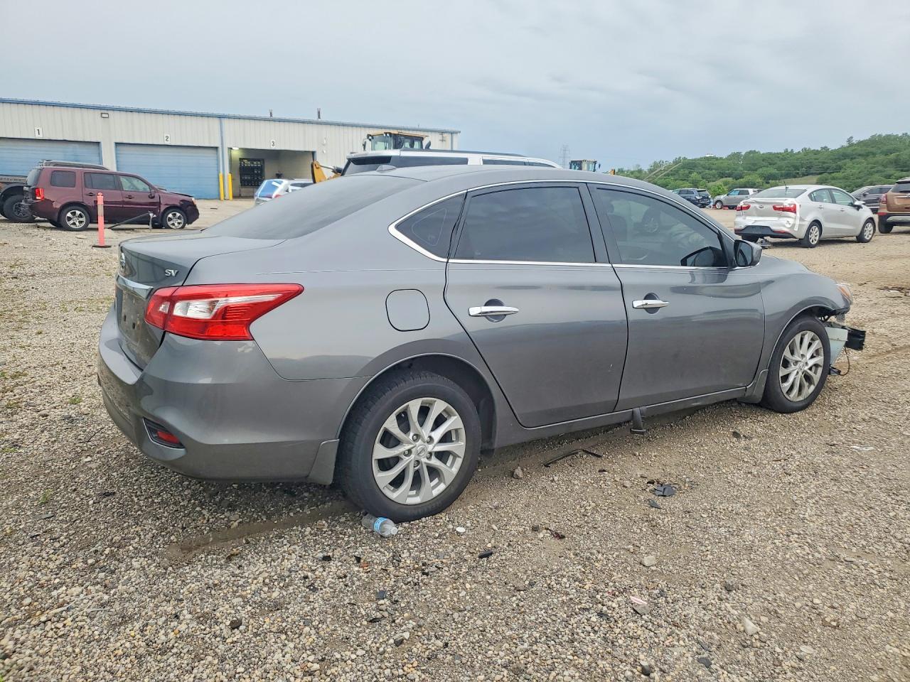 2018 Nissan Sentra Sv - zdjęcie 3