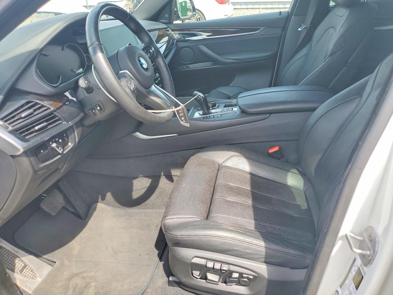 2015 BMW X6 xDrive50I - zdjęcie 7