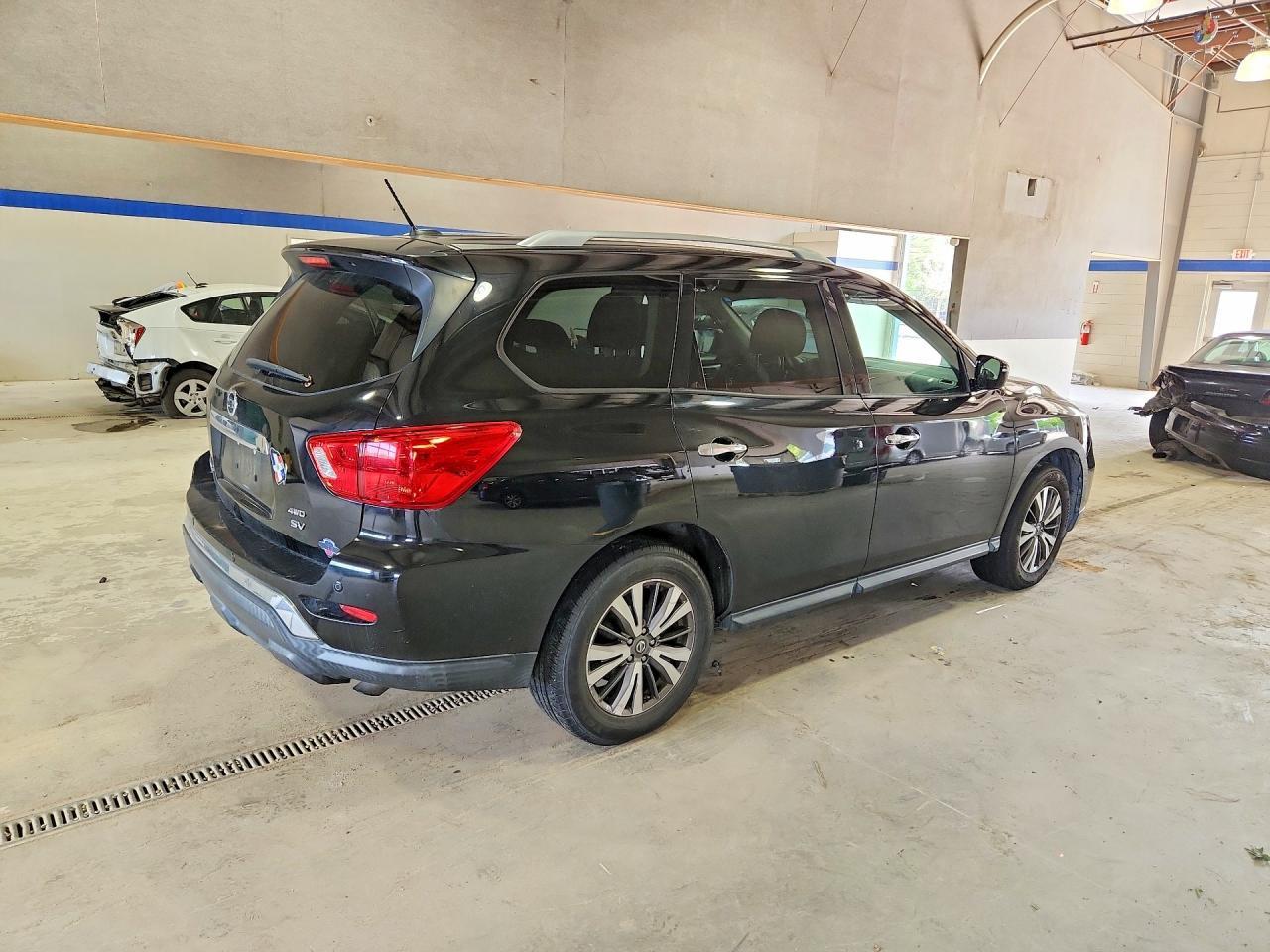 2017 Nissan Pathfinder Sv - zdjęcie 3