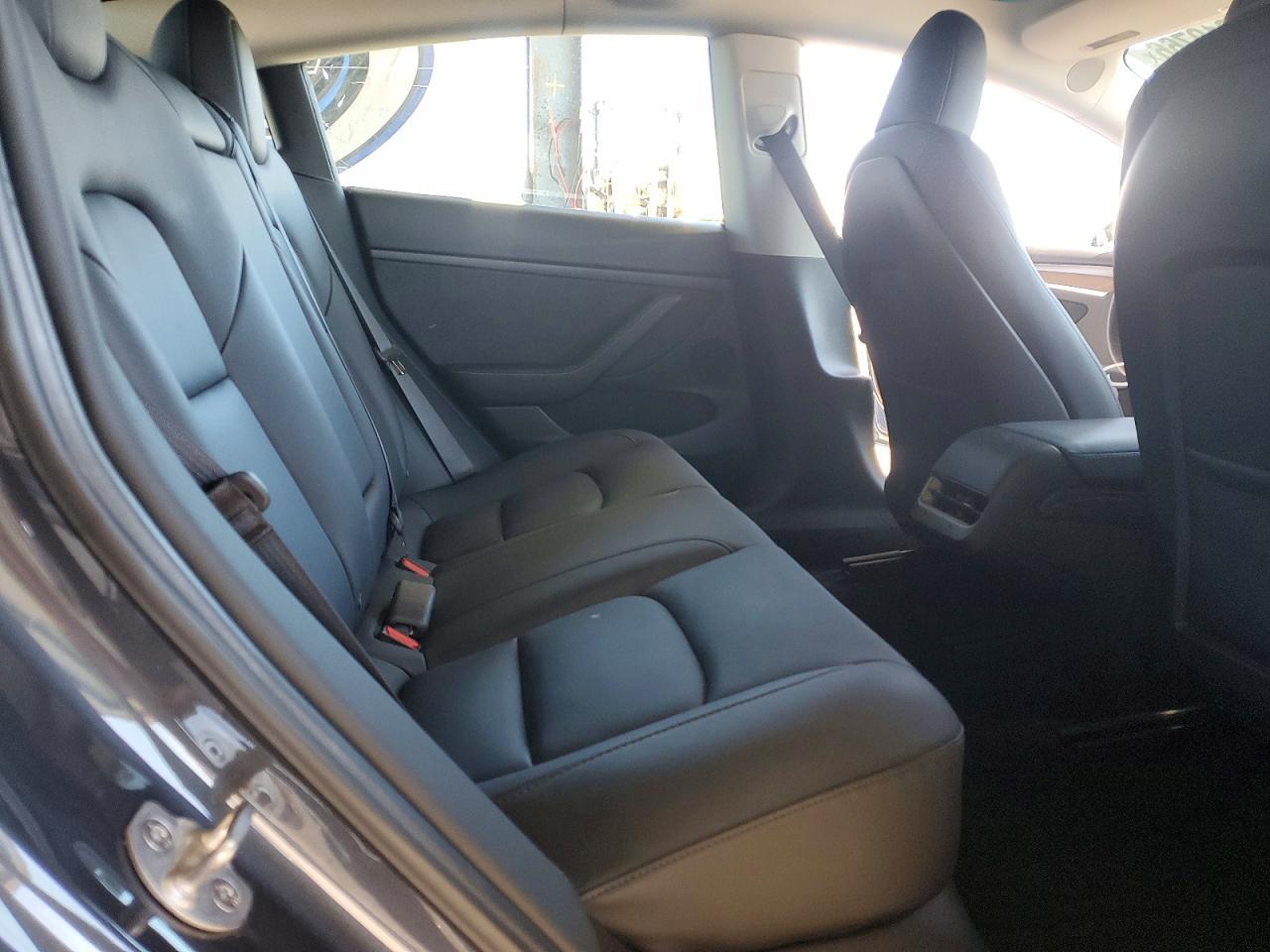 2023 Tesla Model 3 - zdjęcie 10