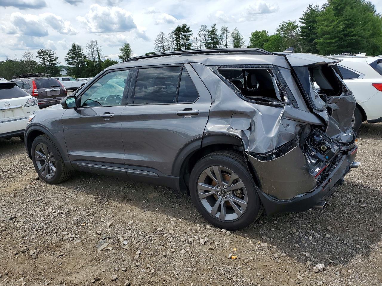 2021 Ford Explorer Xlt - zdjęcie 2