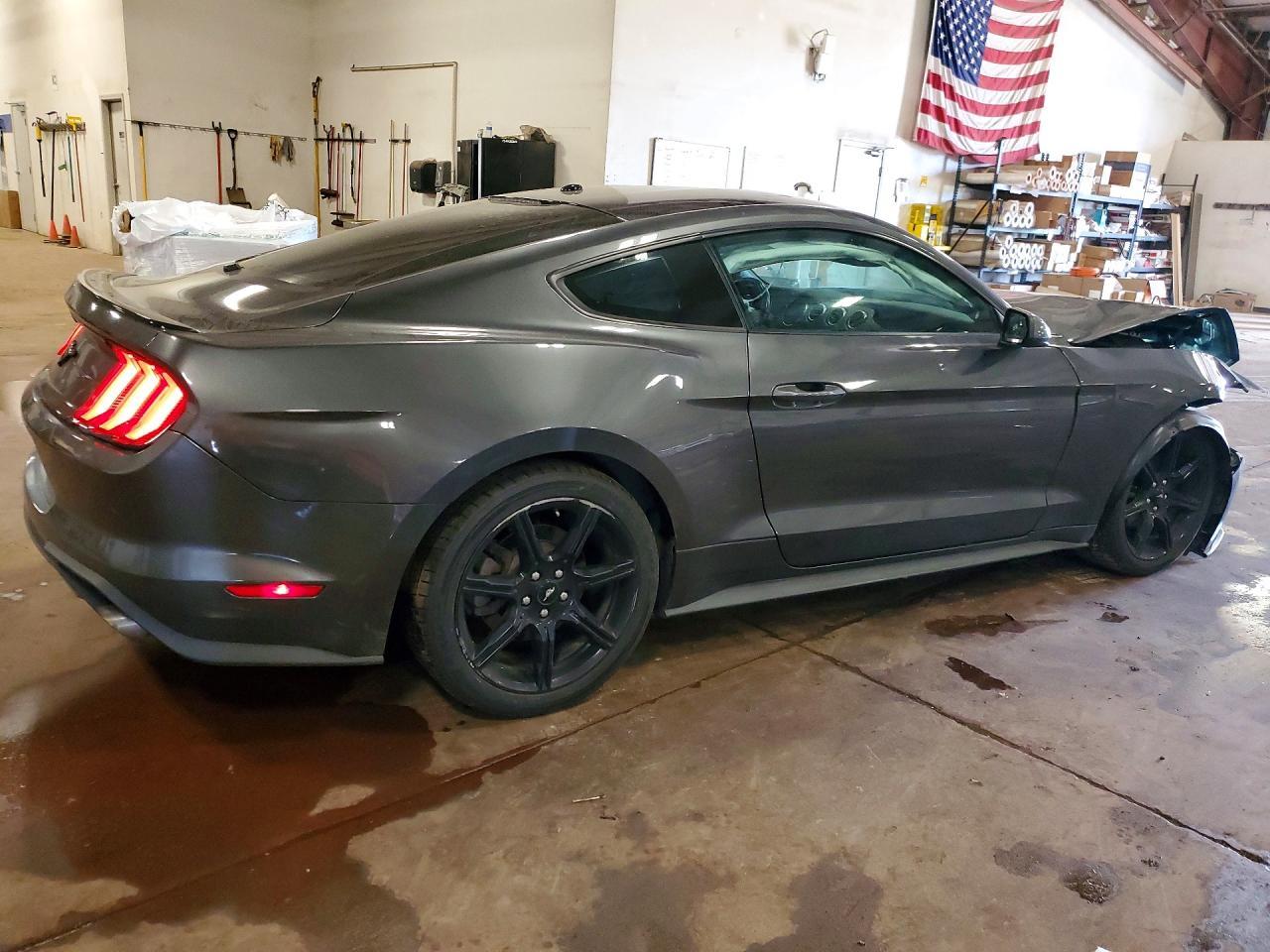2020 Ford Mustang - zdjęcie 3