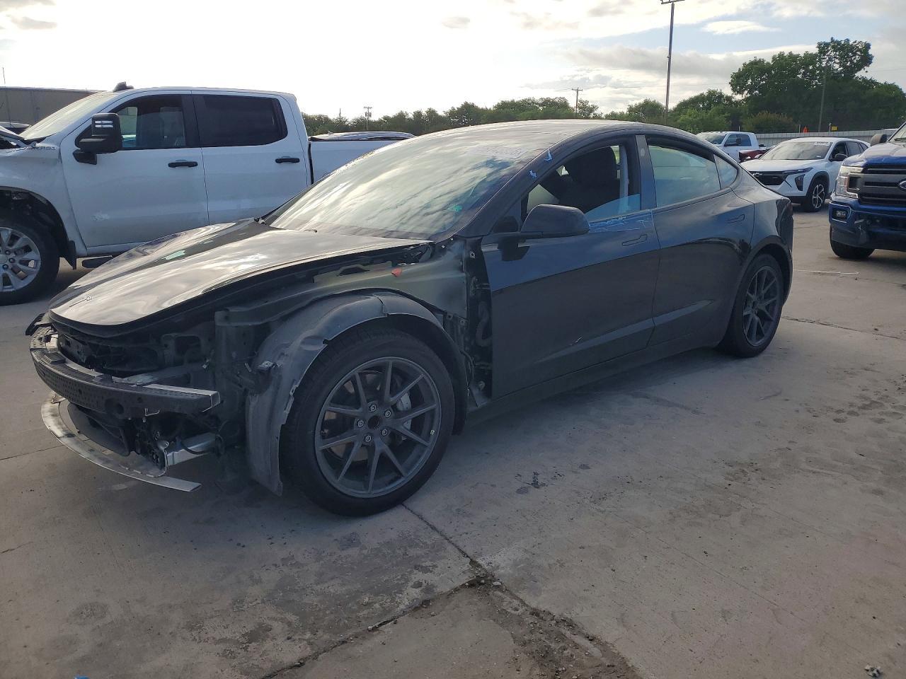 2021 Tesla Model 3 - zdjęcie główne