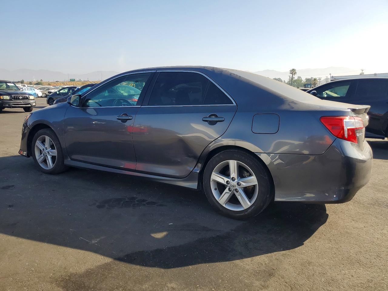 2014 Toyota Camry Se - zdjęcie 2