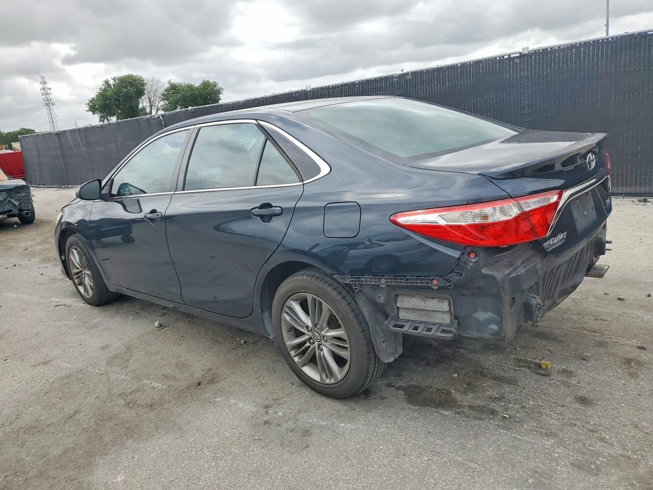 2017 Toyota Camry Se - zdjęcie 2