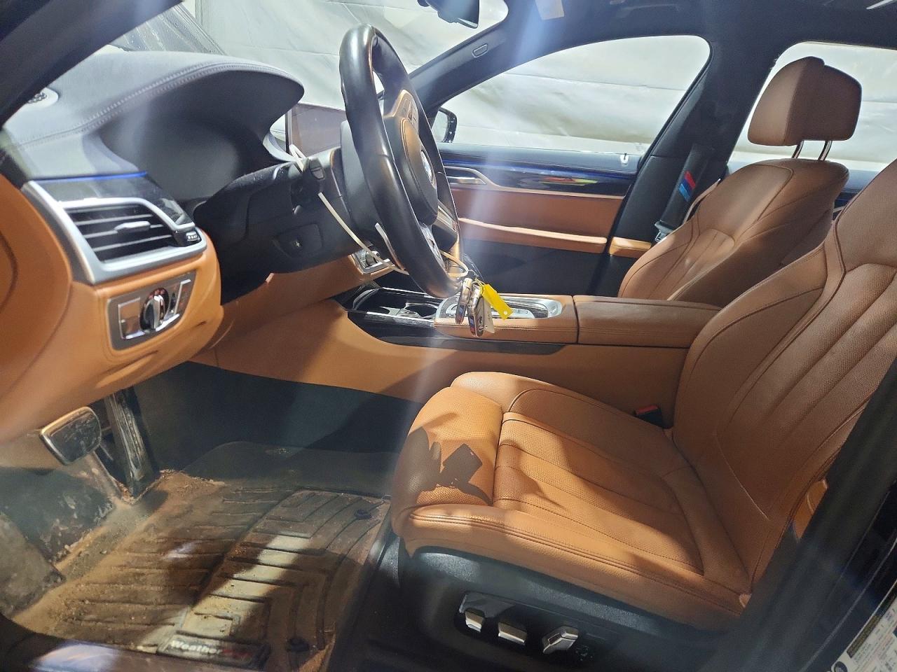 2020 BMW Seria 7 740i - zdjęcie 7