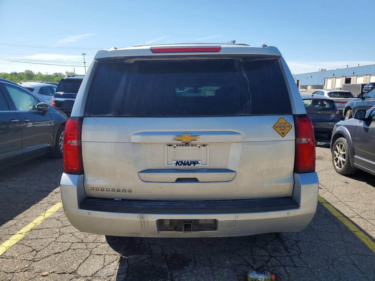 2018 Chevrolet Suburban K1500 Ls - zdjęcie 6