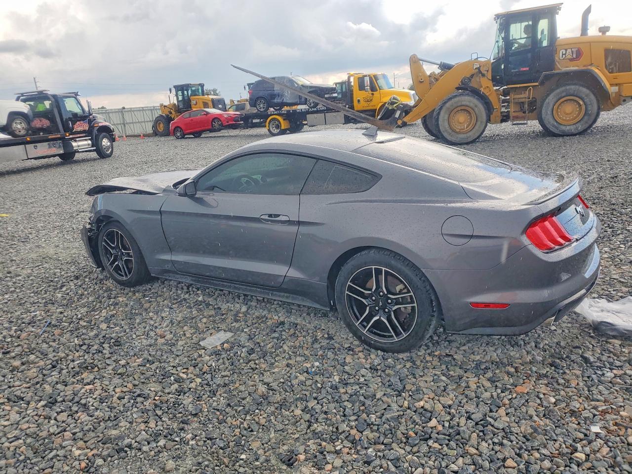 Ford Mustang - zdjęcie 2