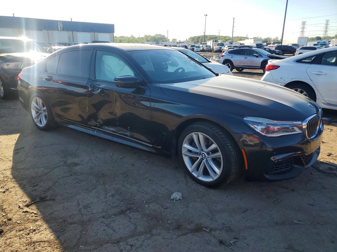2016 BMW Seria 7 750i - zdjęcie 4