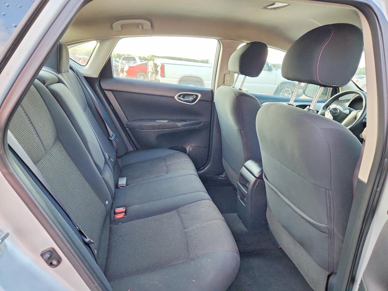 2014 Nissan Sentra S - zdjęcie 10