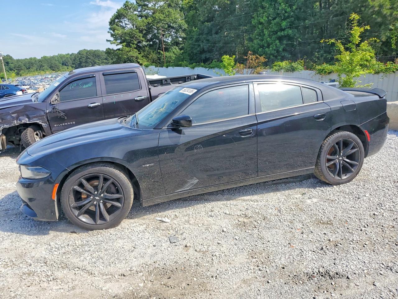 2017 Dodge Charger R - zdjęcie główne