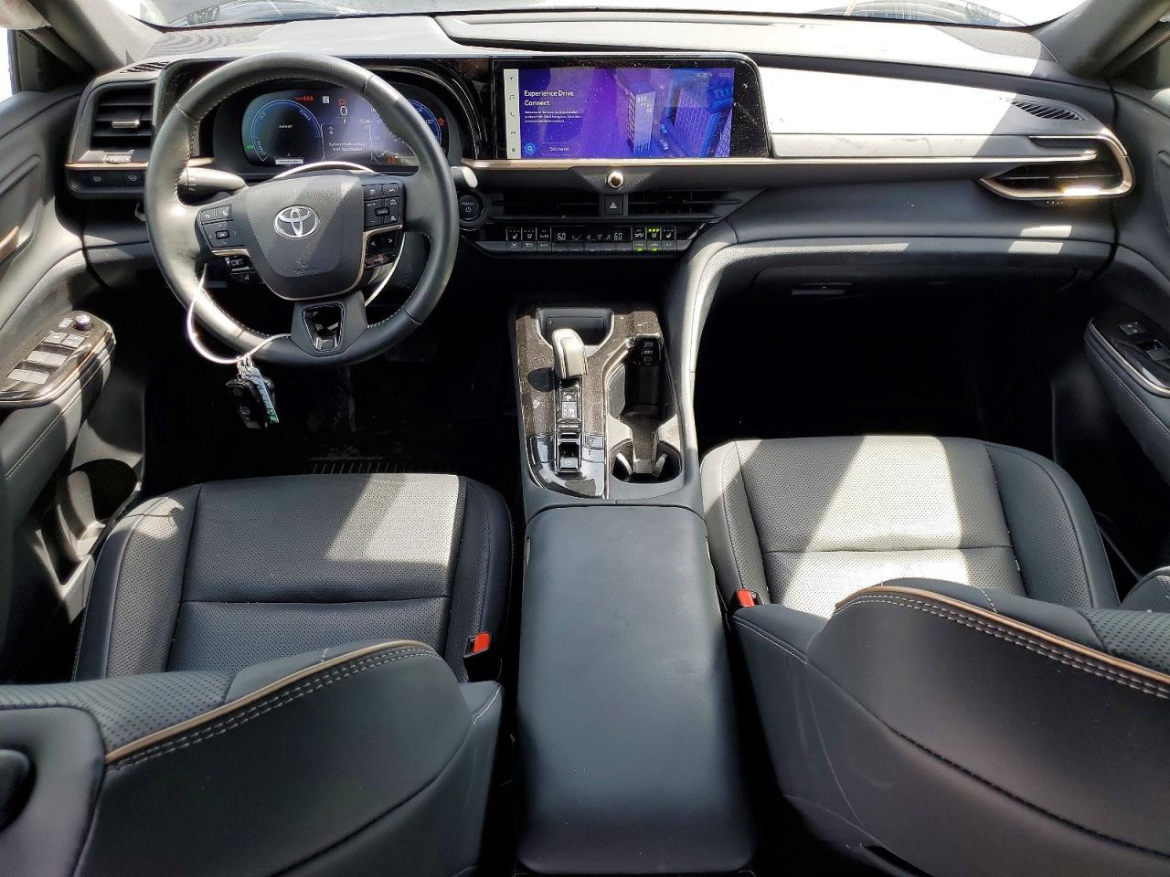 2025 Toyota Crown Xle - zdjęcie 8