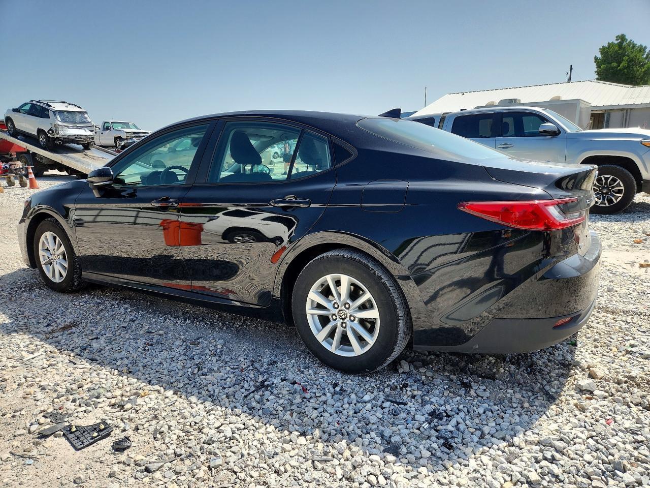2025 Toyota Camry Le - zdjęcie 2