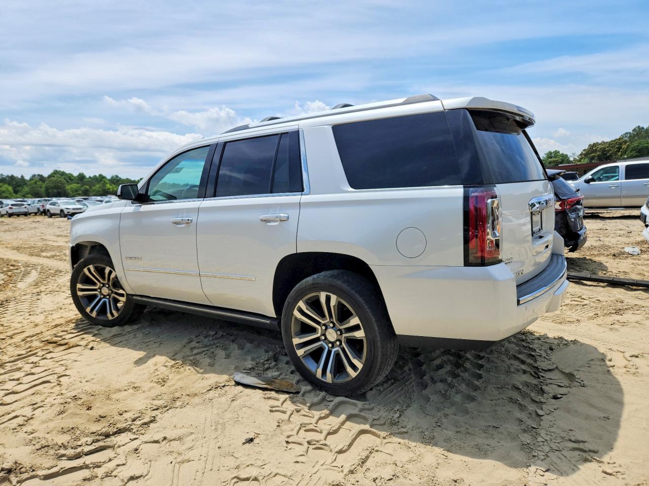 2016 GMC Yukon - zdjęcie 2