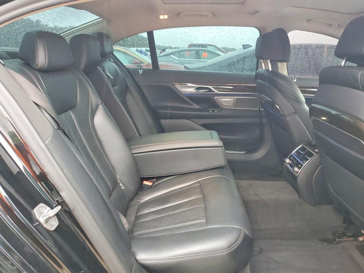 2020 BMW Seria 7 740i - zdjęcie 10