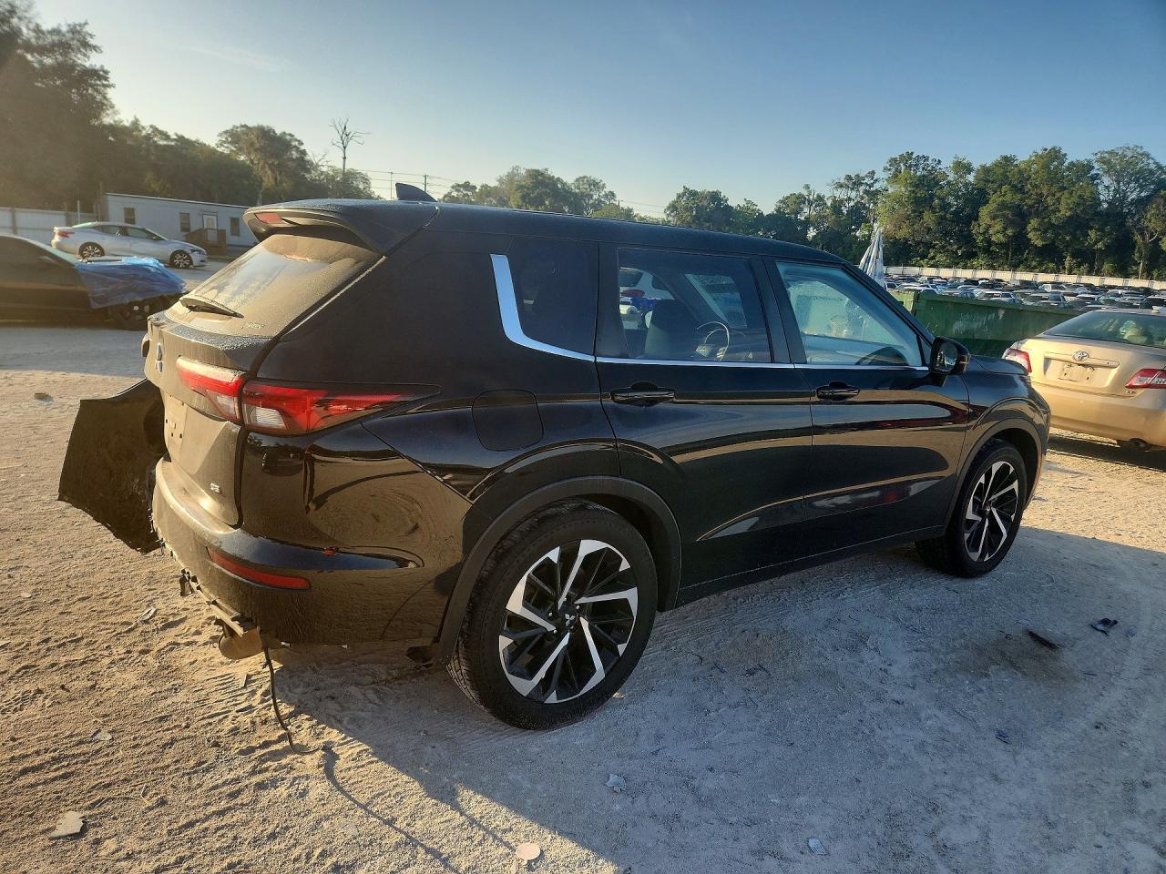 2022 Mitsubishi Outlander Se - zdjęcie 3