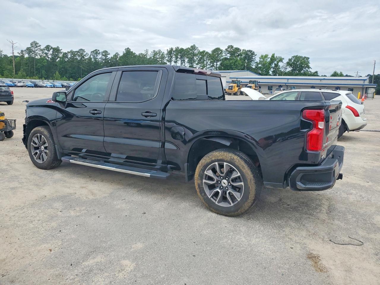 2021 Chevrolet Silverado K1500 Rst - zdjęcie 2