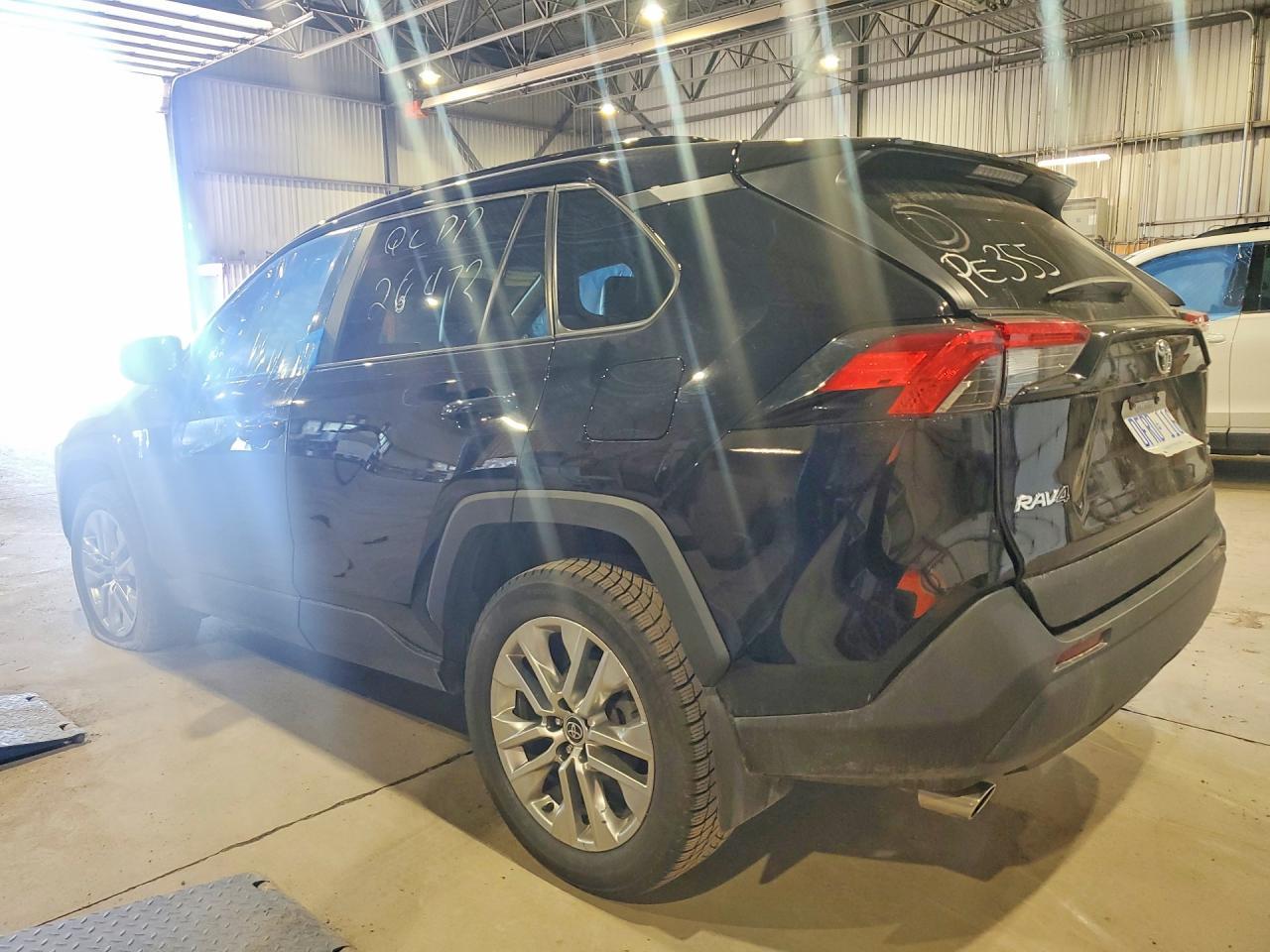 2017 Toyota Rav4 - zdjęcie 2