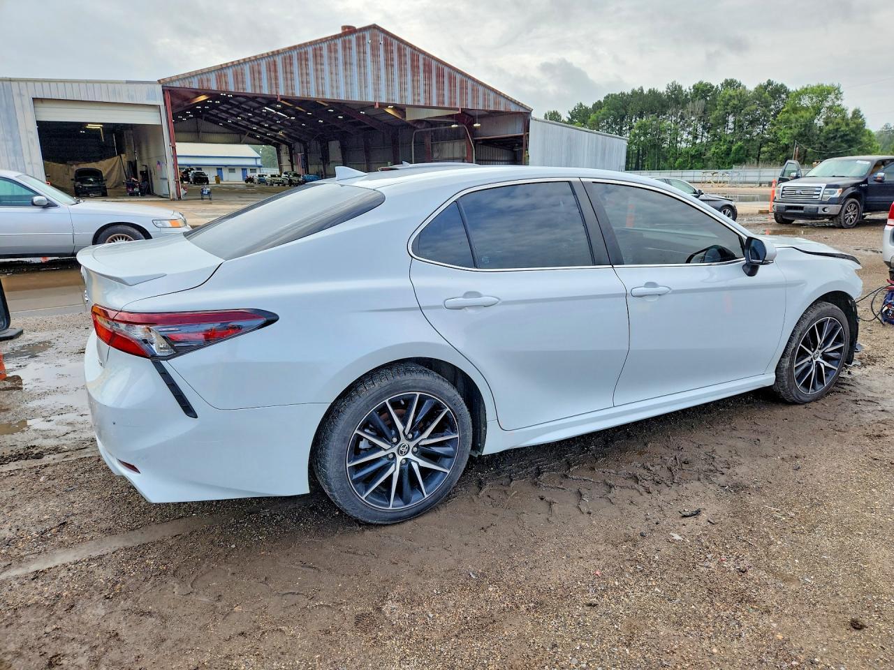 2024 Toyota Camry Se - zdjęcie 3