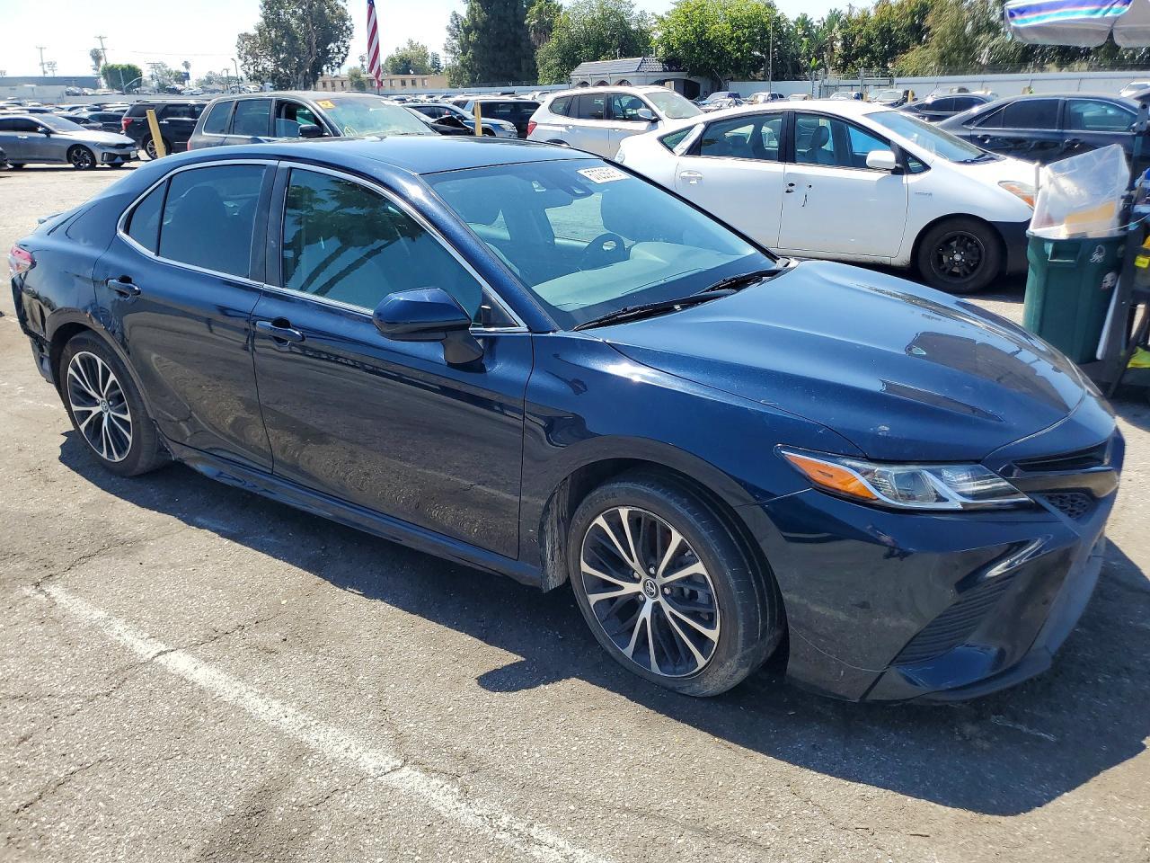 2019 Toyota Camry Se - zdjęcie 4
