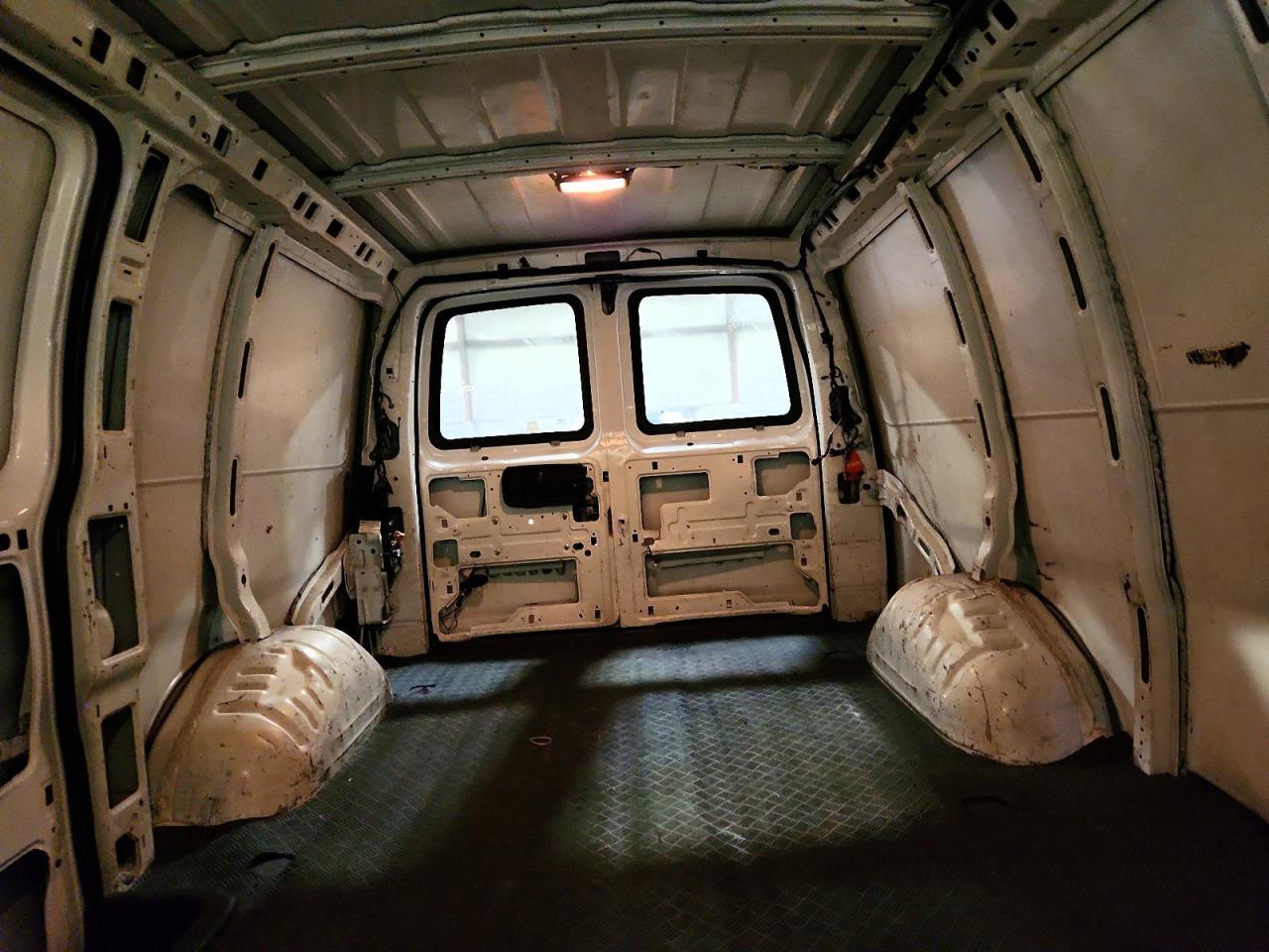 2014 Chevrolet Express G1500 - zdjęcie 10