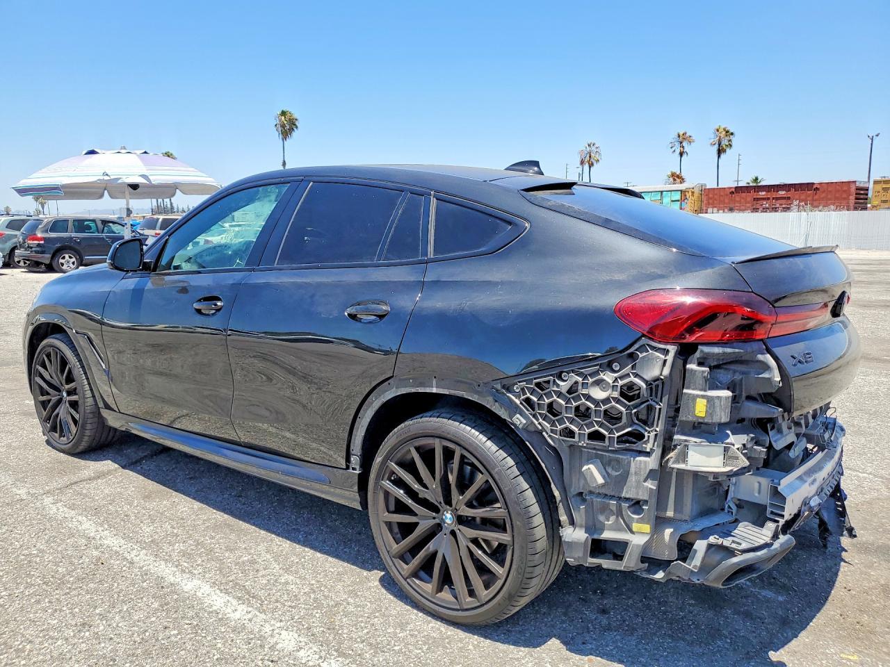 2022 BMW X6 xDrive40I - zdjęcie 2
