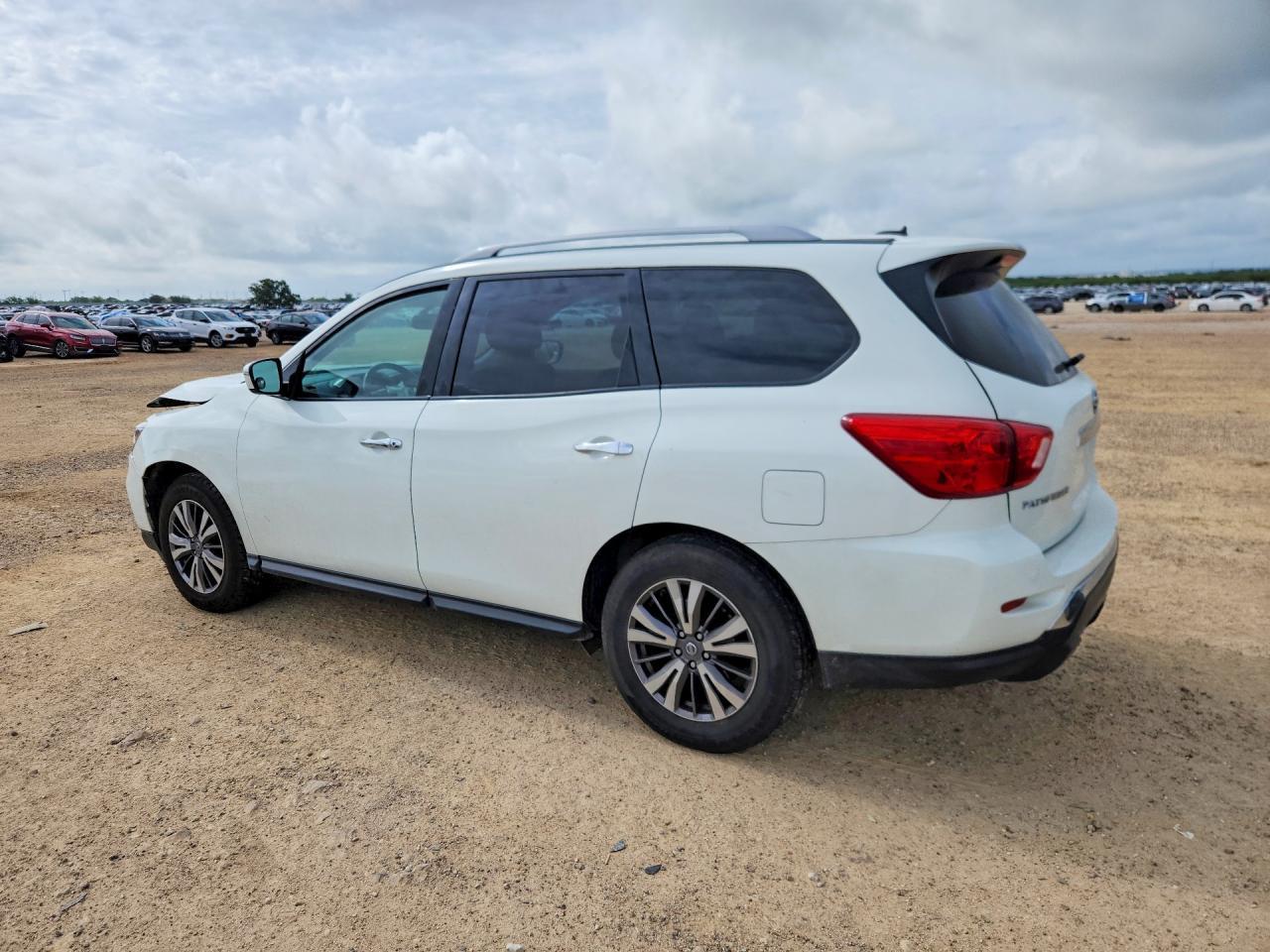 2018 Nissan Pathfinder Sv - zdjęcie 2
