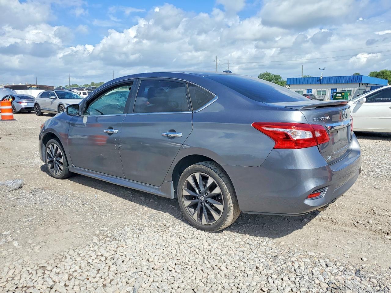 2019 Nissan Sentra Sr - zdjęcie 2