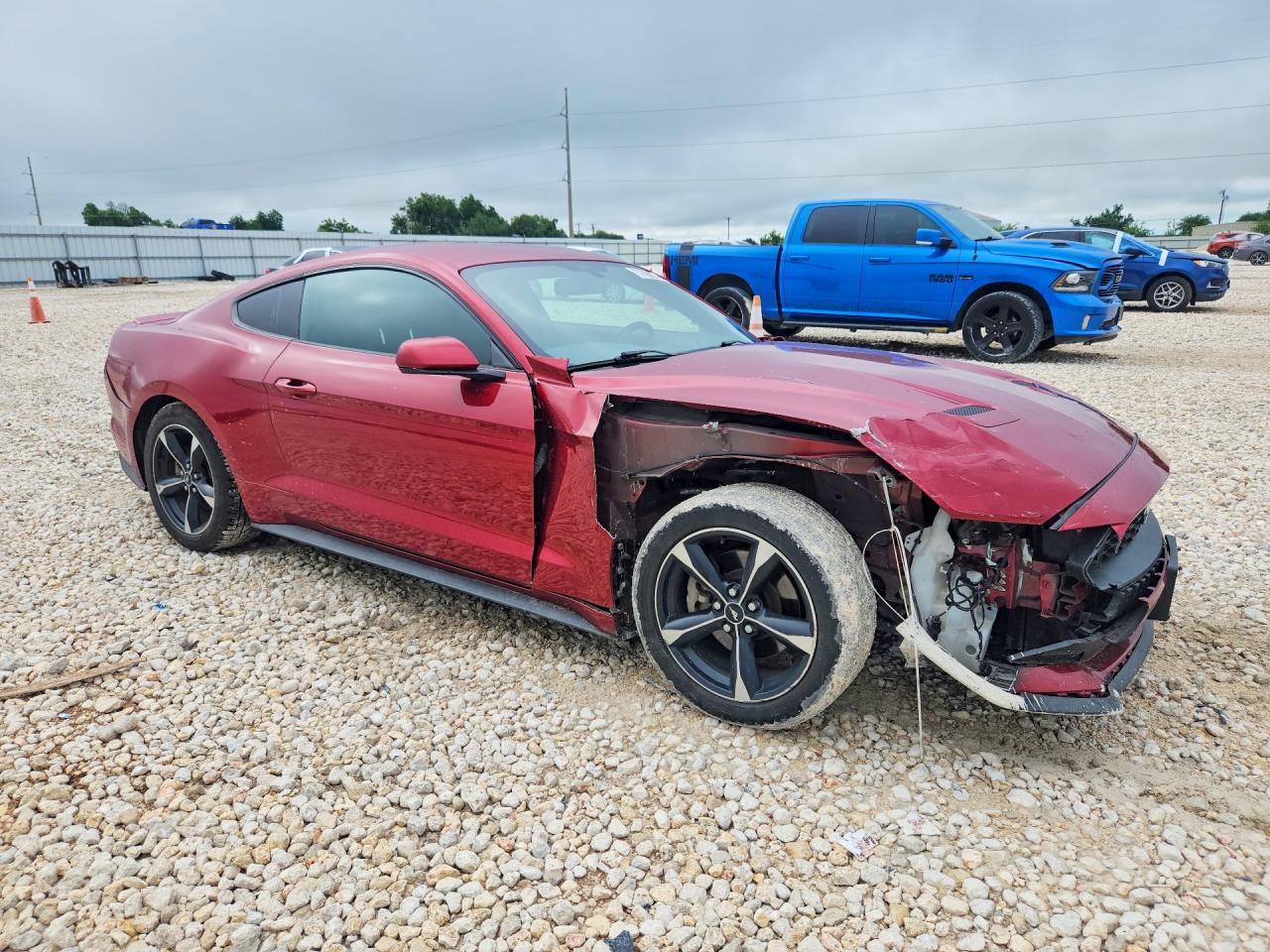 2019 Ford Mustang - zdjęcie 4