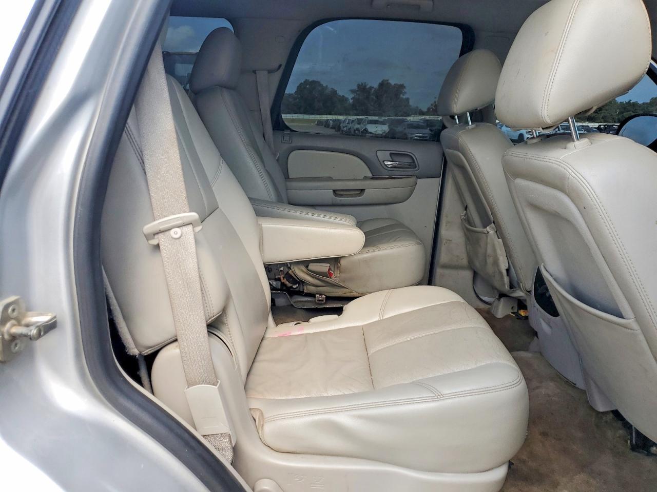2013 Chevrolet Tahoe C1500 Lt - zdjęcie 11