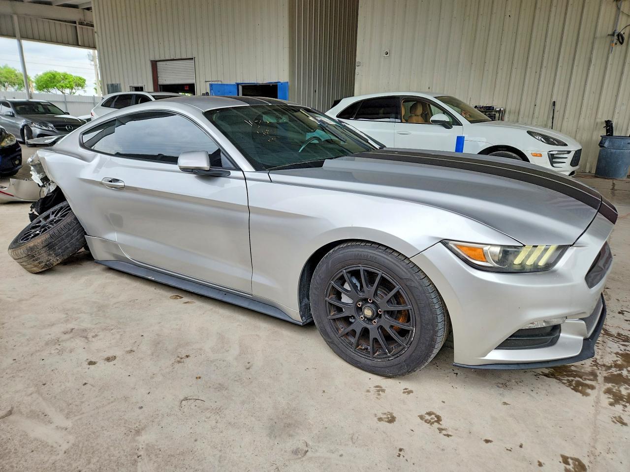 2017 Ford Mustang - zdjęcie 4