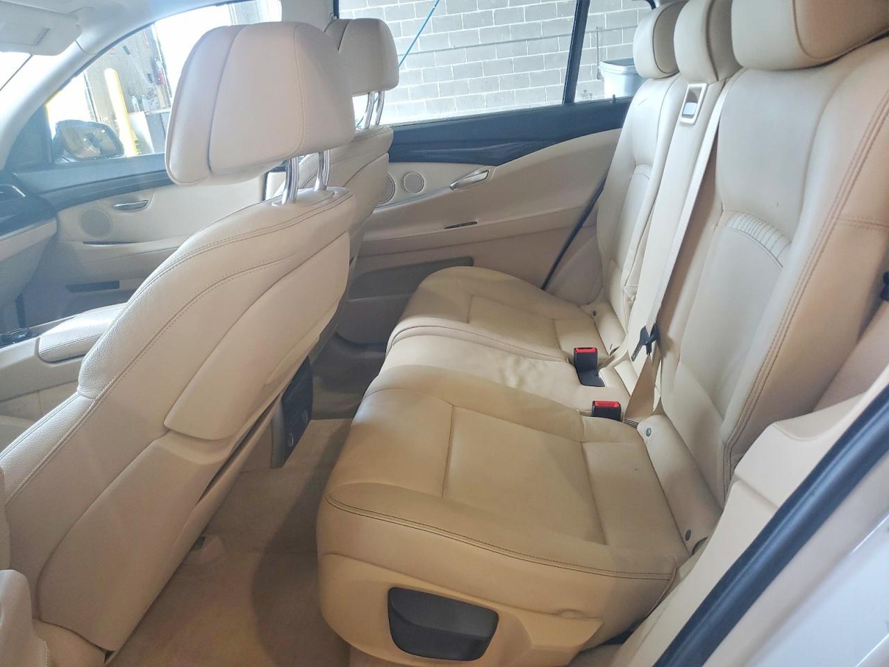 2014 BMW Seria 5 550i - zdjęcie 10