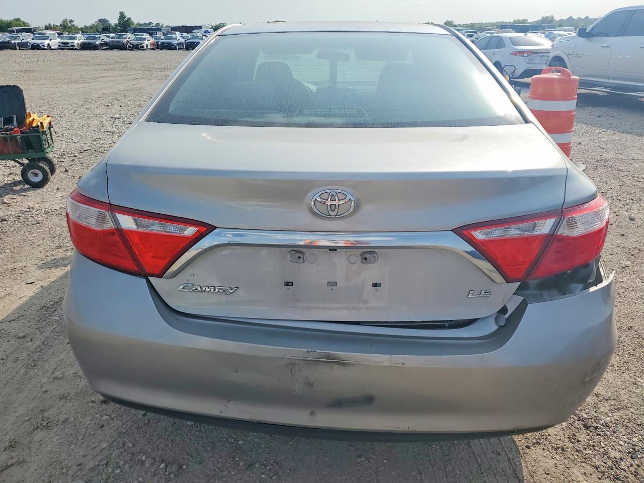 2015 Toyota Camry Le - zdjęcie 6