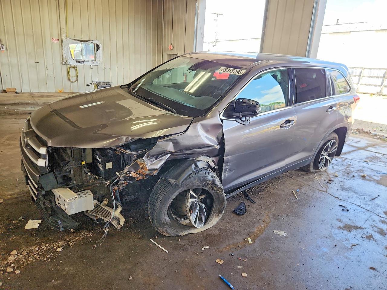 2019 Toyota Highlander Le - zdjęcie główne