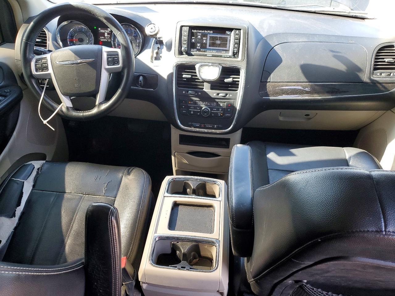 2016 Chrysler Town & Country Touring - zdjęcie 8