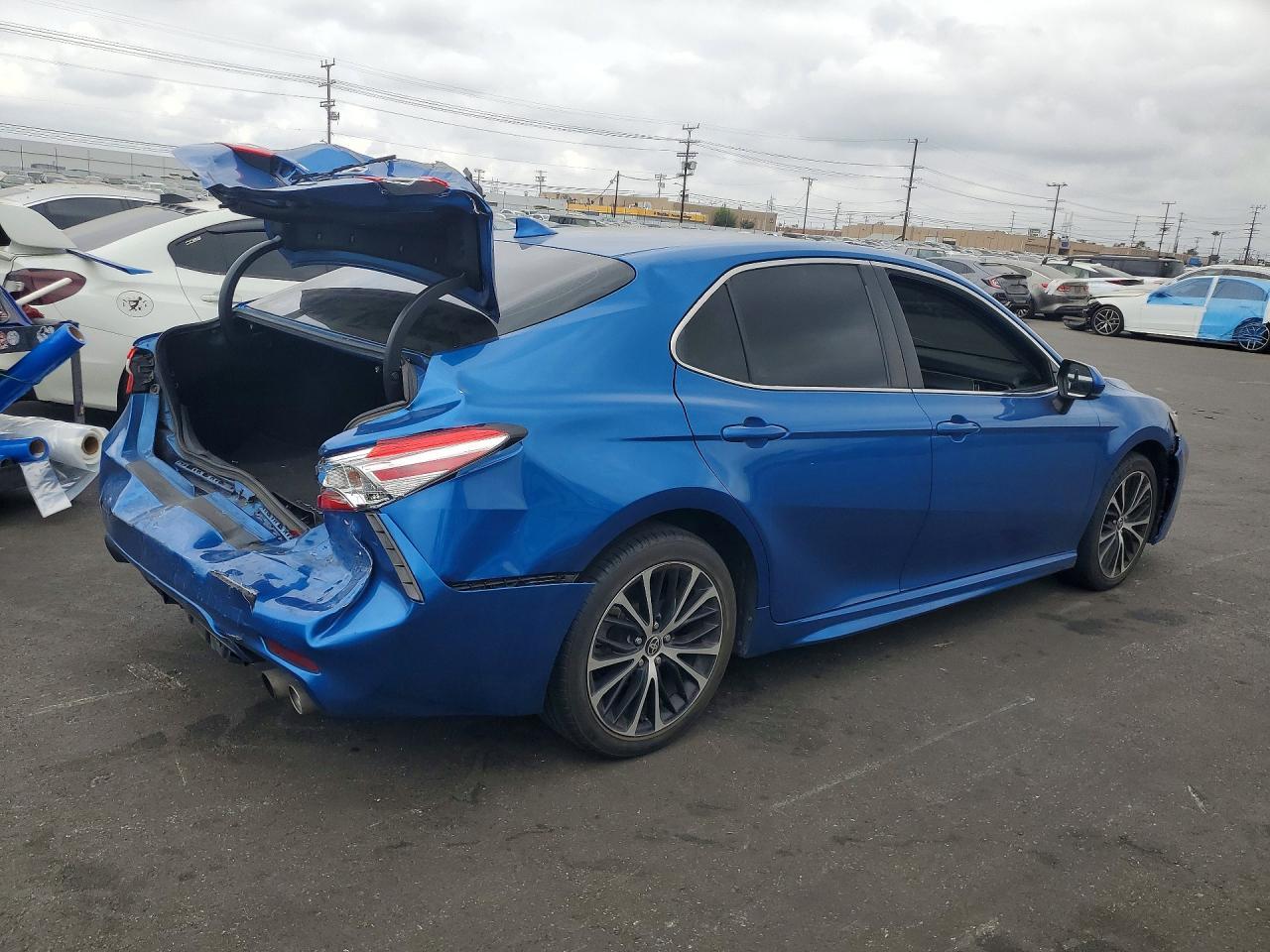2020 Toyota Camry Se - zdjęcie 3