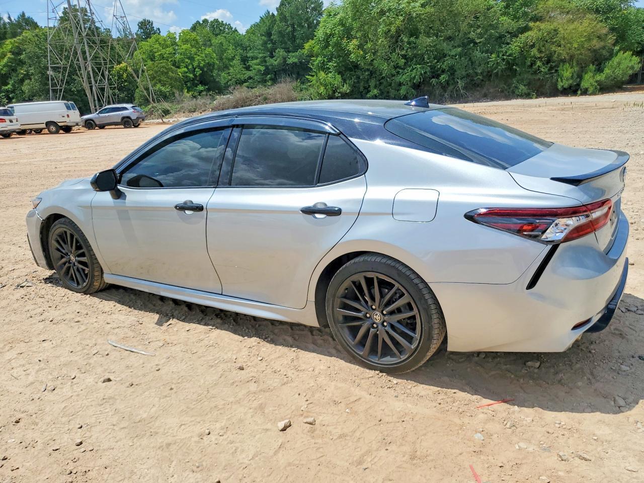 2022 Toyota Camry Xse - zdjęcie 2