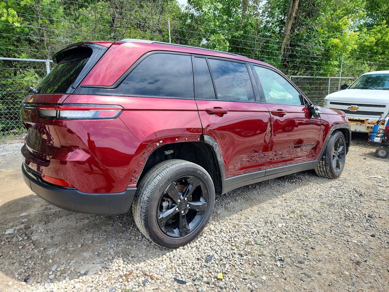 2025 Jeep Grand Cherokee Laredo - zdjęcie 3