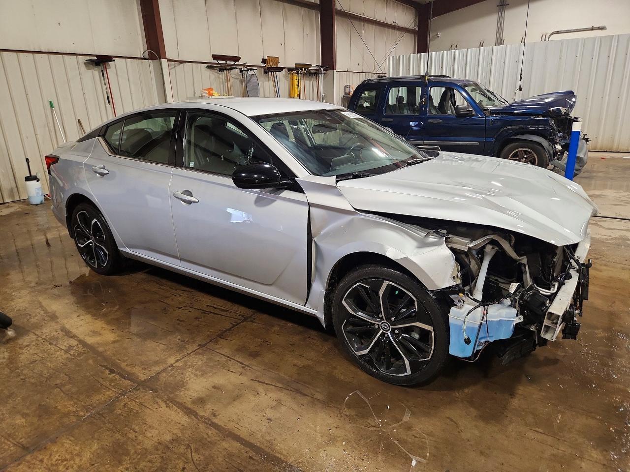 2023 Nissan Altima Sr - zdjęcie 4