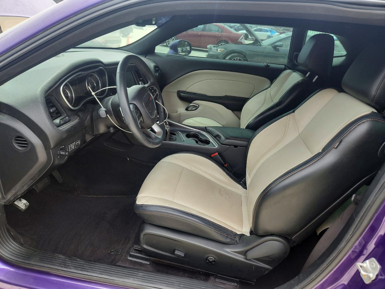 2016 Dodge Challenger R - zdjęcie 7